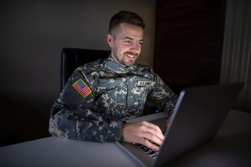 usa-soldier-uniform-working-late-computer-sending-mail-his-family